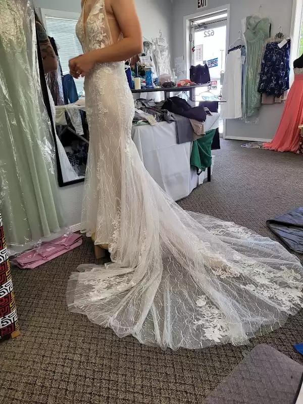 Alterations & Costumes Sewing - Tiendas de Vestidos de Novia en Alamogordo | Foto: Flo Lee