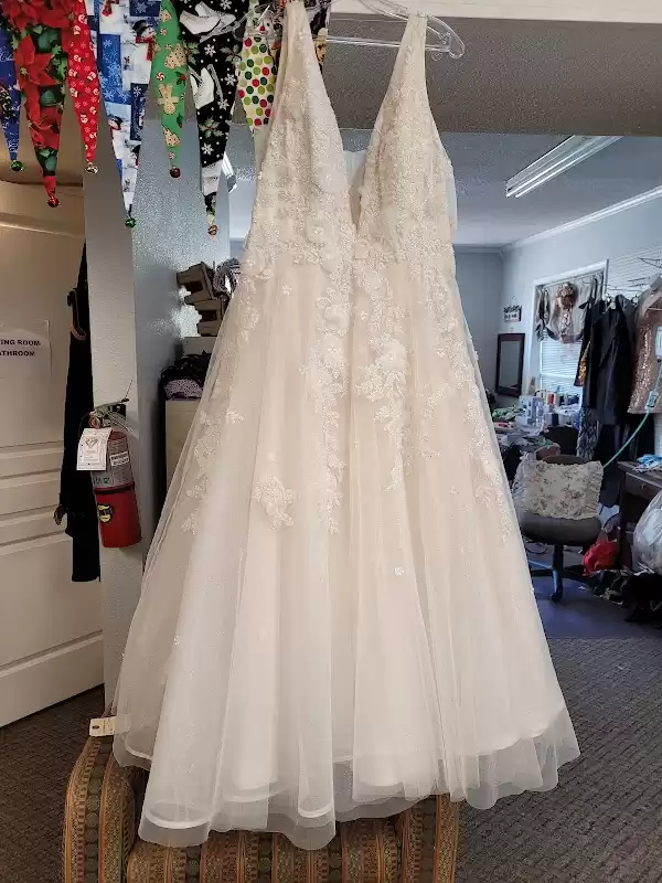 Alterations & Costumes Sewing - Tiendas de Vestidos de Novia en Alamogordo | Foto: Flo Lee