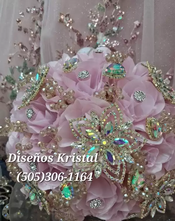 Diseños Kristal Vestidos de Quinciañeras y Novias | Foto: Diseños Kristal Vestidos de Quinciañeras y Novias