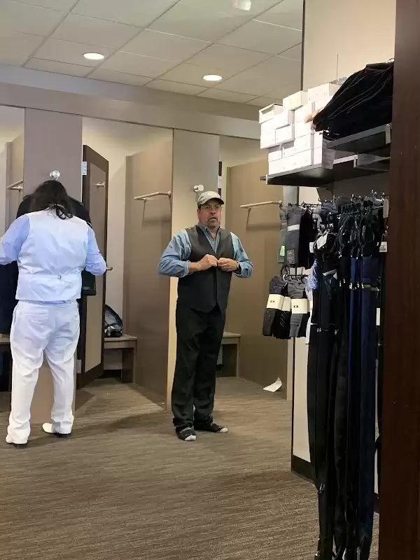 Men's Wearhouse | Foto: Vivian Hairston