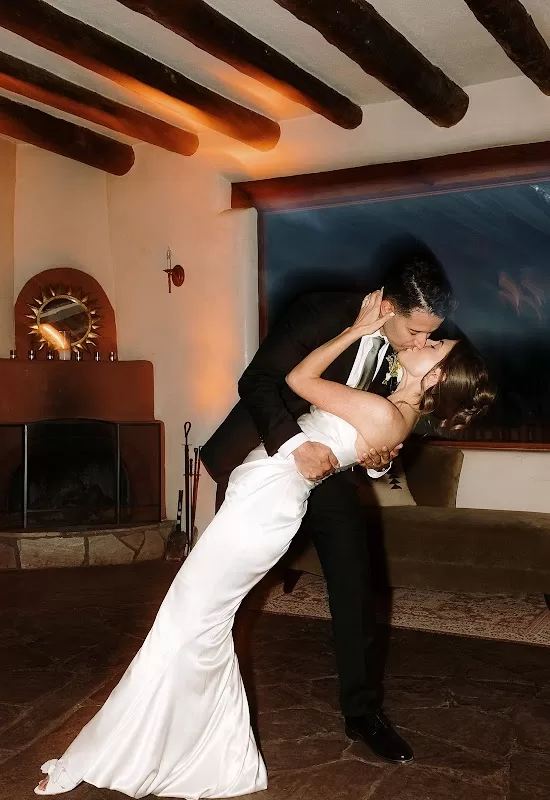 Seams & Sew On: Wedding Gown Alterations (by appointment only) | Foto: Bridget Manion — photo 3