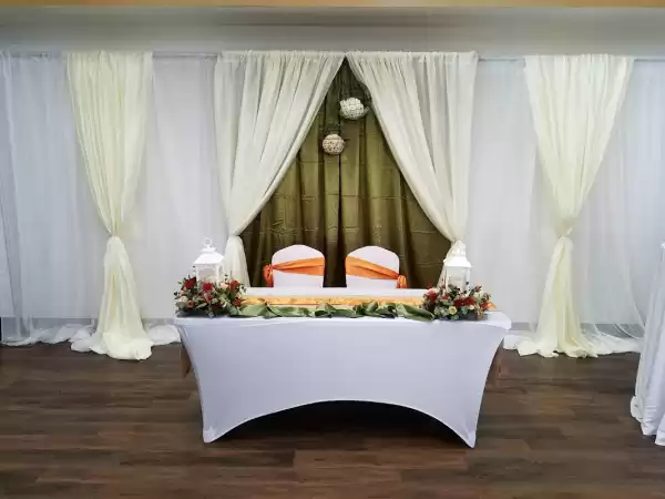 The View Event Center by Simply Decor Tents & Events - Lugares para Bodas en Albuquerque | Foto: The View Event Center