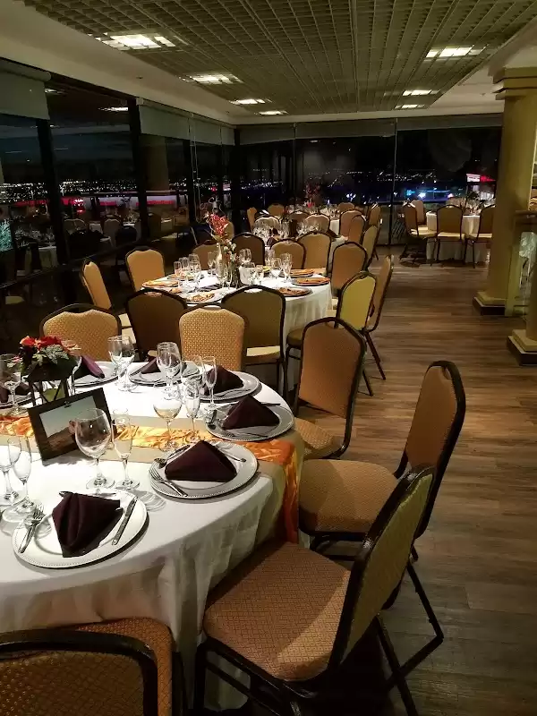 The View Event Center by Simply Decor Tents & Events - Lugares para Bodas en Albuquerque | Foto: The View Event Center